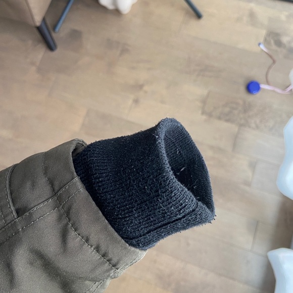 Aritzia TNA Golden Winter Jacket - Picture 11 of 13